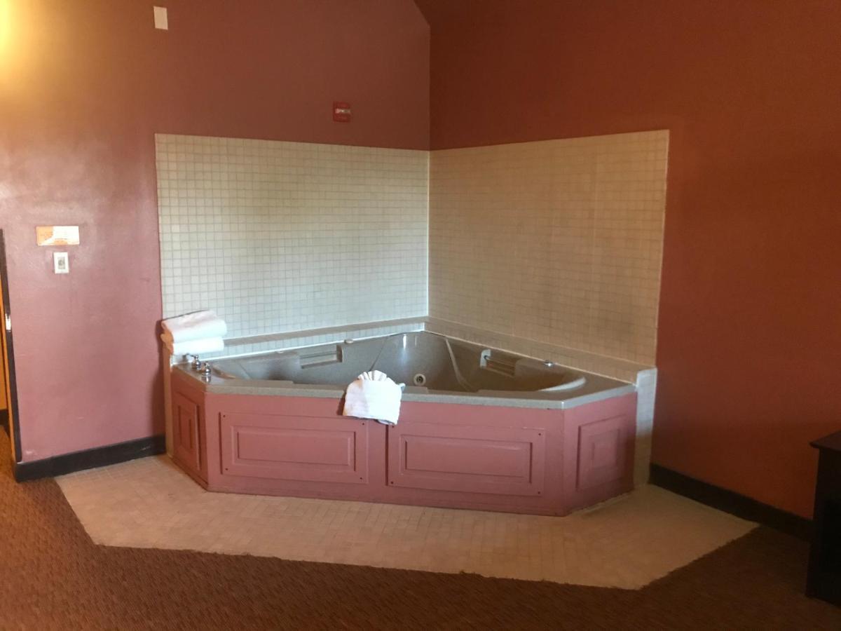 Shary Inn And Suites Мишън Екстериор снимка