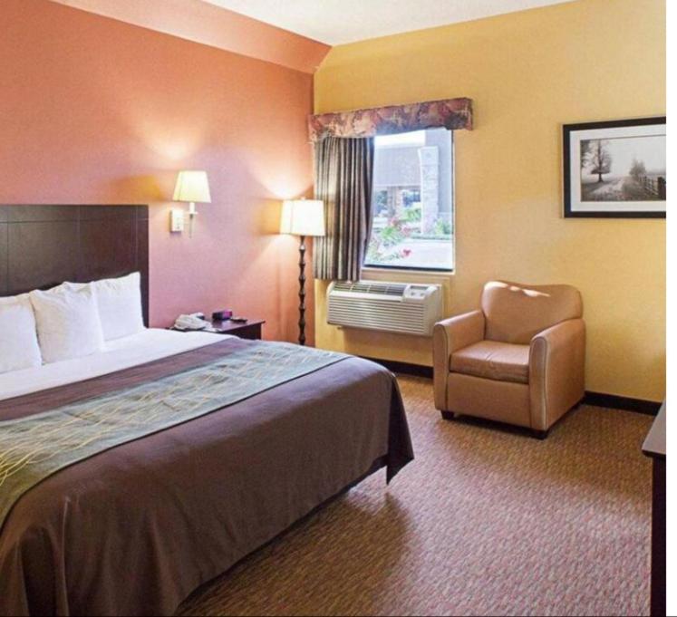 Shary Inn And Suites Мишън Екстериор снимка