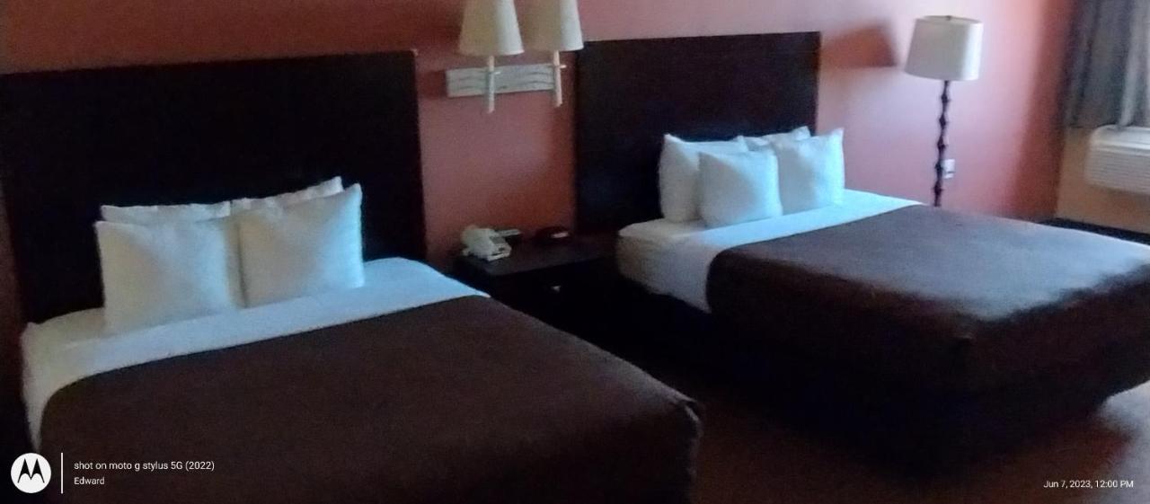 Shary Inn And Suites Мишън Екстериор снимка