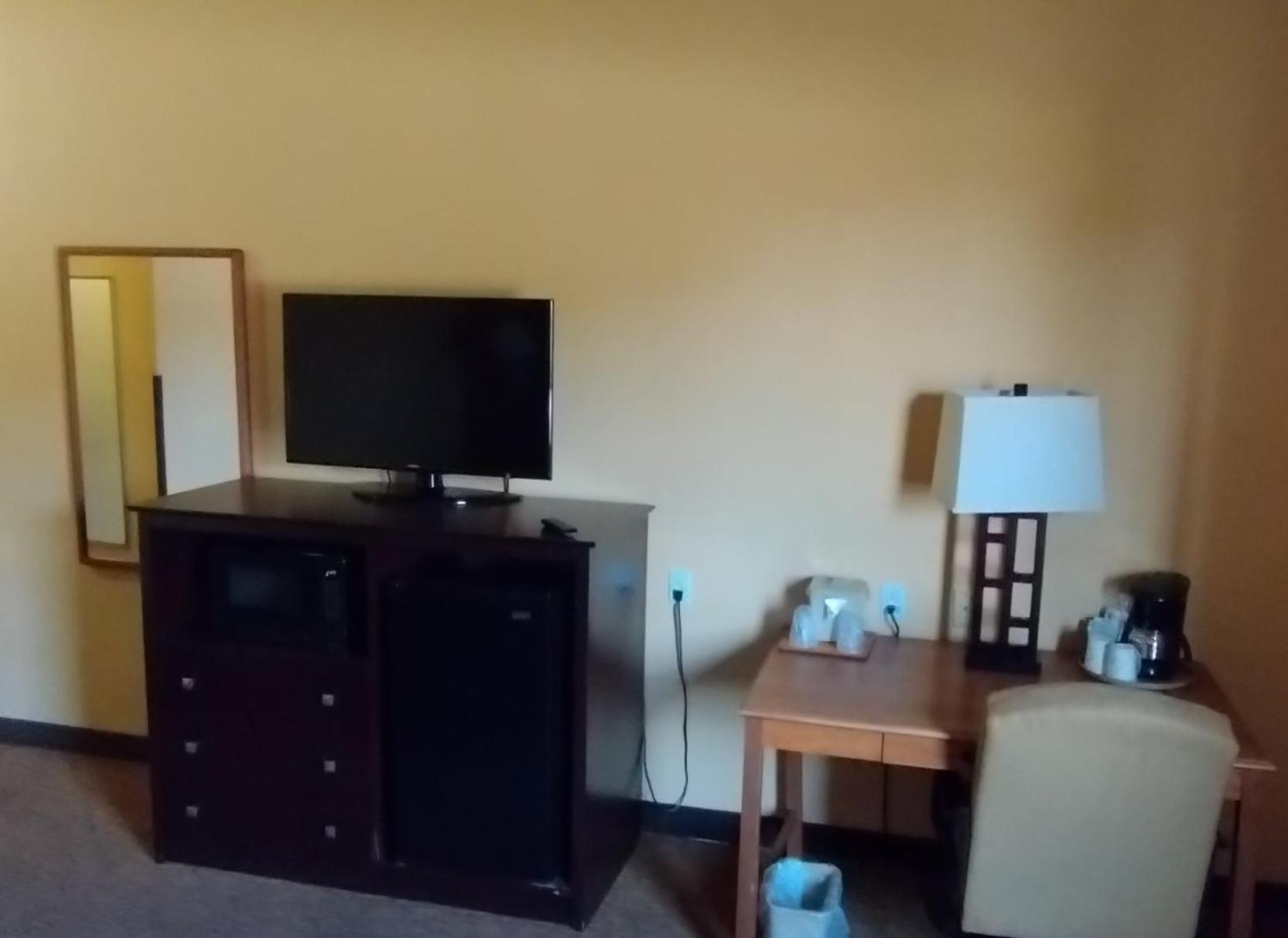 Shary Inn And Suites Мишън Екстериор снимка